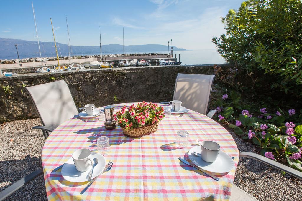 Il Batti Apartment Water Front And Private Beach Toscolano Maderno Exterior foto