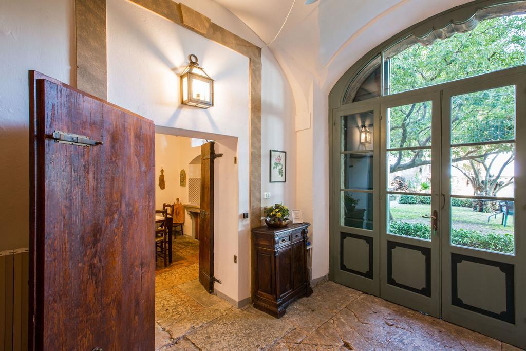 Il Batti Apartment Water Front And Private Beach Toscolano Maderno Exterior foto
